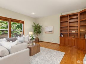 8387 NE Sumanee Place, Bainbridge Island WA 98110