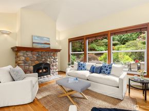 8387 NE Sumanee Place, Bainbridge Island WA 98110