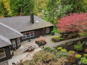 8387 NE Sumanee Place, Bainbridge Island WA 98110