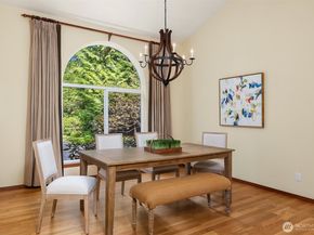 8387 NE Sumanee Place, Bainbridge Island WA 98110