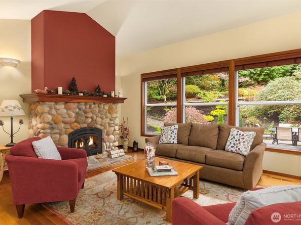 8387 NE Sumanee Place, Bainbridge Island WA 98110
