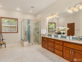 8387 NE Sumanee Place, Bainbridge Island WA 98110