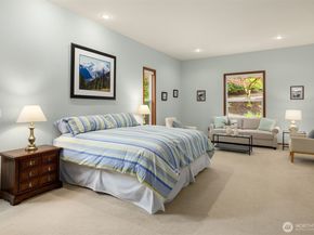 8387 NE Sumanee Place, Bainbridge Island WA 98110