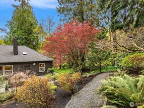 8387 NE Sumanee Place, Bainbridge Island WA 98110