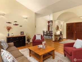 8387 NE Sumanee Place, Bainbridge Island WA 98110