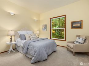 8387 NE Sumanee Place, Bainbridge Island WA 98110