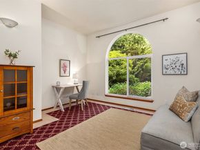 8387 NE Sumanee Place, Bainbridge Island WA 98110