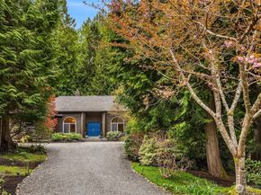 8387 NE Sumanee Place, Bainbridge Island WA 98110