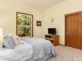 8387 NE Sumanee Place, Bainbridge Island WA 98110