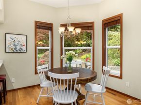 8387 NE Sumanee Place, Bainbridge Island WA 98110