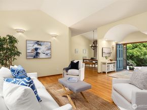 8387 NE Sumanee Place, Bainbridge Island WA 98110