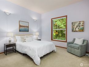 8387 NE Sumanee Place, Bainbridge Island WA 98110