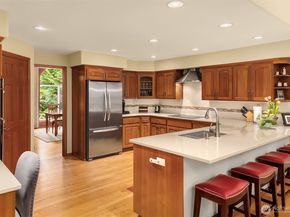 8387 NE Sumanee Place, Bainbridge Island WA 98110