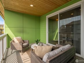 9725 10th Place SW, Seattle WA 98106