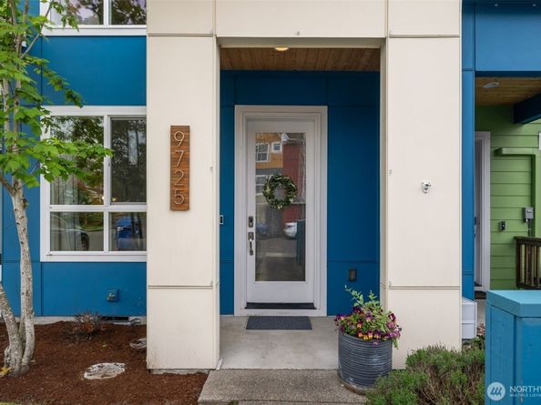9725 10th Place SW, Seattle WA 98106