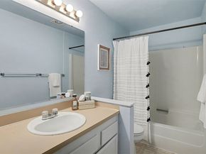 8800 20th Avenue NE B101, Seattle WA 98115