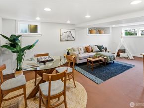 9500 Phinney Avenue N, Seattle WA 98103