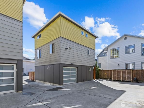 3038 61st Avenue SW, Seattle WA 98116