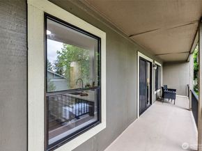 11701 100th Avenue NE 4, Kirkland WA 98034