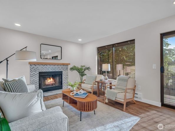 11701 100th Avenue NE 4, Kirkland WA 98034