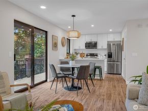 11701 100th Avenue NE 4, Kirkland WA 98034
