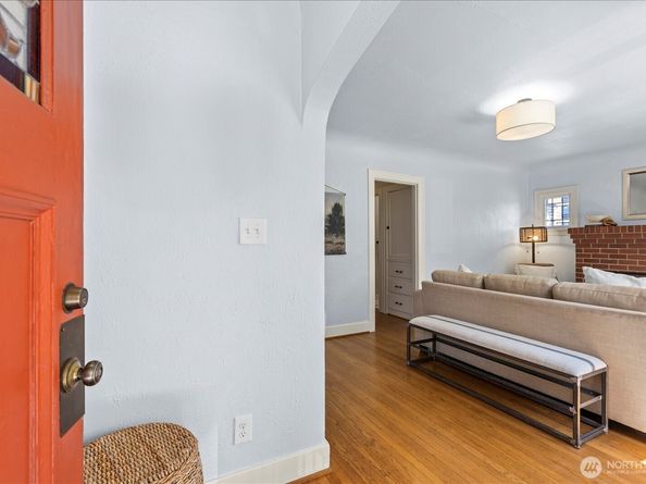 946 N 83rd Street, Seattle WA 98103
