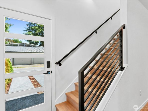 10704 Linden Avenue N, Seattle WA 98133