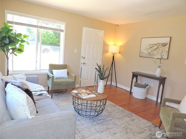10233 10th Avenue SW, Seattle WA 98146