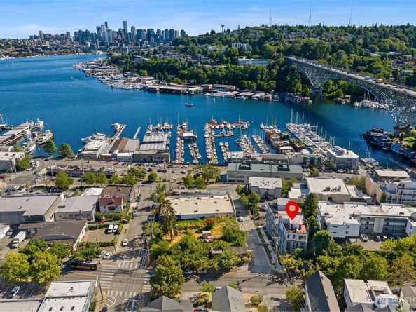957 N 35th Street, Seattle WA 98103