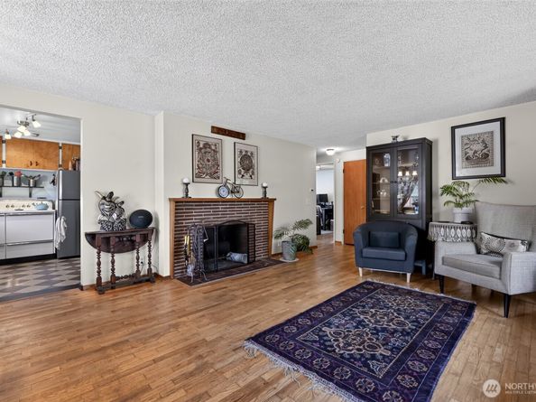 9219 26th Avenue SW, Seattle WA 98106