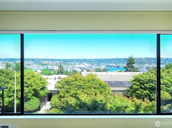 3661 24th Place W 306, Seattle WA 98199