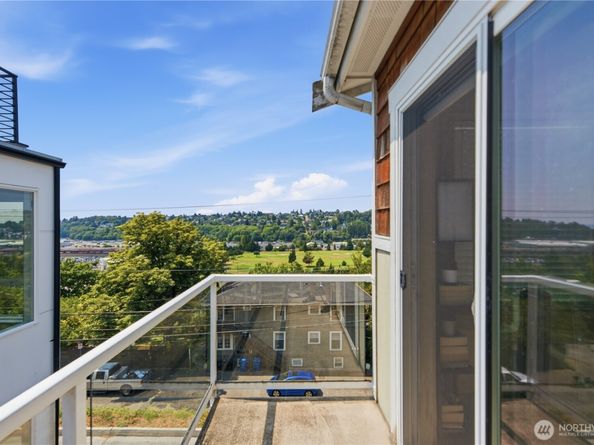 2540 14th Avenue W, Seattle WA 98119