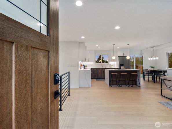2518 36th Avenue W, Seattle WA 98199