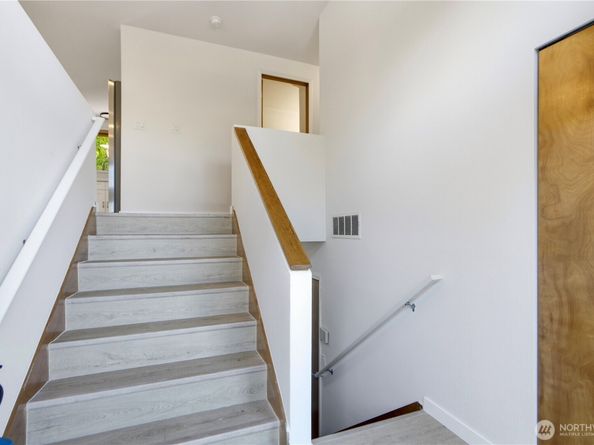 2719 NE 4th Court, Renton WA 98056