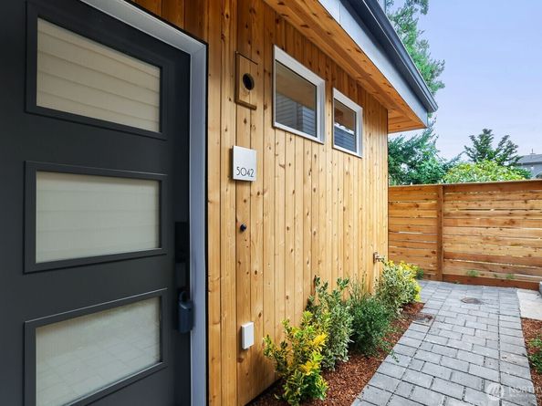 5042 35th Avenue NE, Seattle WA 98105