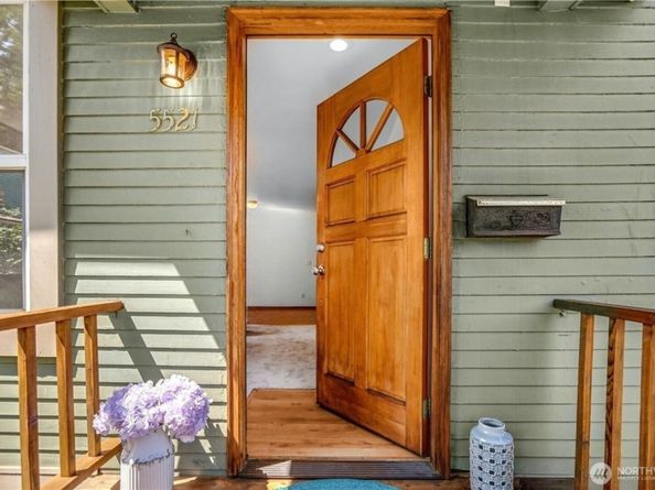 5521 Brooklyn Avenue NE, Seattle WA 98105