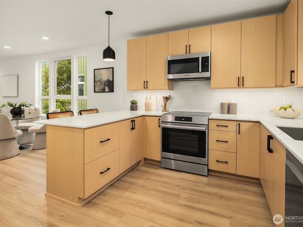 7018 8th Avenue NE, Seattle WA 98115