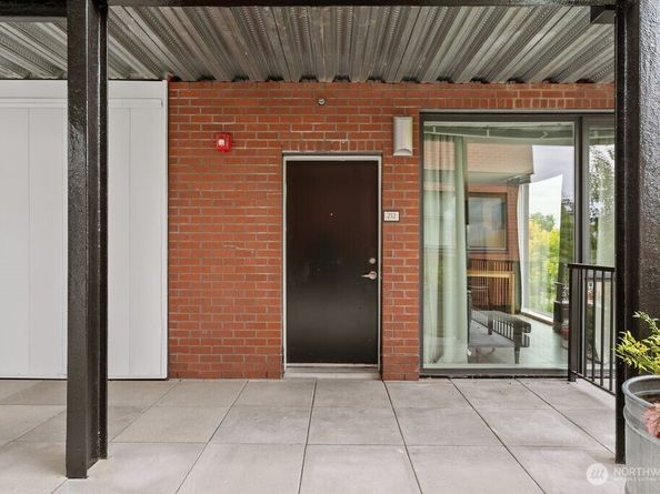 1601 N 45th Street 212, Seattle WA 98103