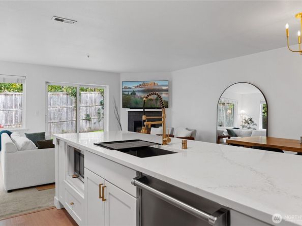901 E Marine View Drive 305, Everett WA 98201