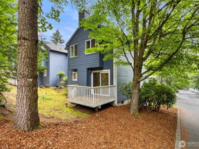 1307 NW Slate Lane 101, Silverdale WA 98383