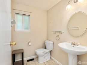 1307 NW Slate Lane 101, Silverdale WA 98383