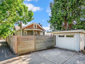 300 NW 47th Street, Seattle WA 98107
