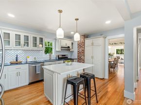 300 NW 47th Street, Seattle WA 98107