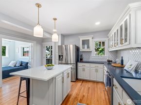 300 NW 47th Street, Seattle WA 98107