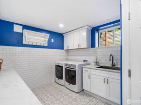 300 NW 47th Street, Seattle WA 98107