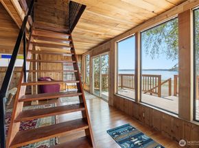 28243 Manzanita Beach Road SW, Vashon WA 98070
