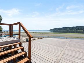 28243 Manzanita Beach Road SW, Vashon WA 98070