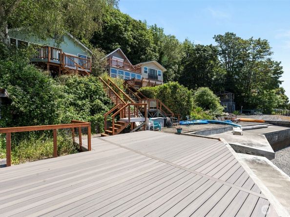 28243 Manzanita Beach Road SW, Vashon WA 98070