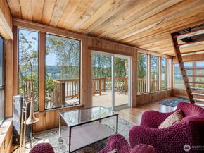 28243 Manzanita Beach Road SW, Vashon WA 98070