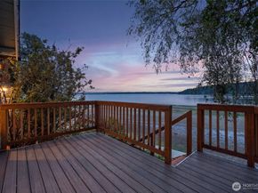 28243 Manzanita Beach Road SW, Vashon WA 98070